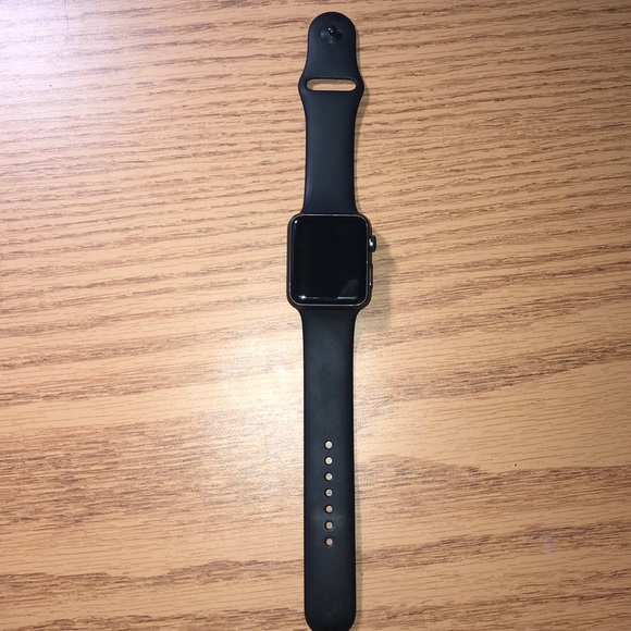 Apple Accessories - Apple Watch black series 3 with charger Apple Accessories - Apple Watch black series 3 with charger